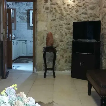 Stone Retreat In Old Town * 레팀노