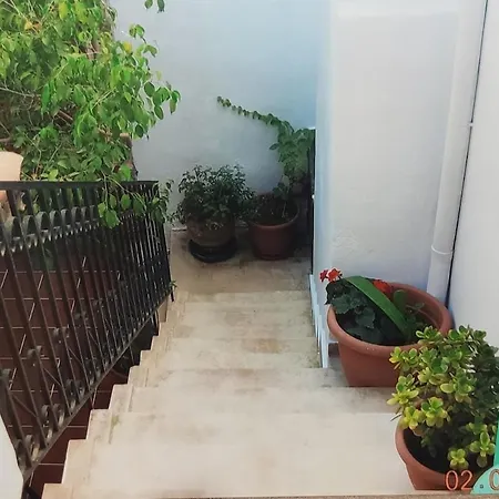 Stone Retreat In Old Town 레팀노
