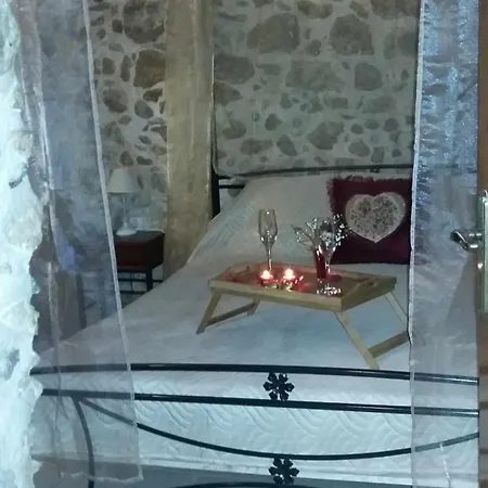 Stone Retreat In Old Town 아파트