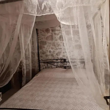 Stone Retreat In Old Town 아파트